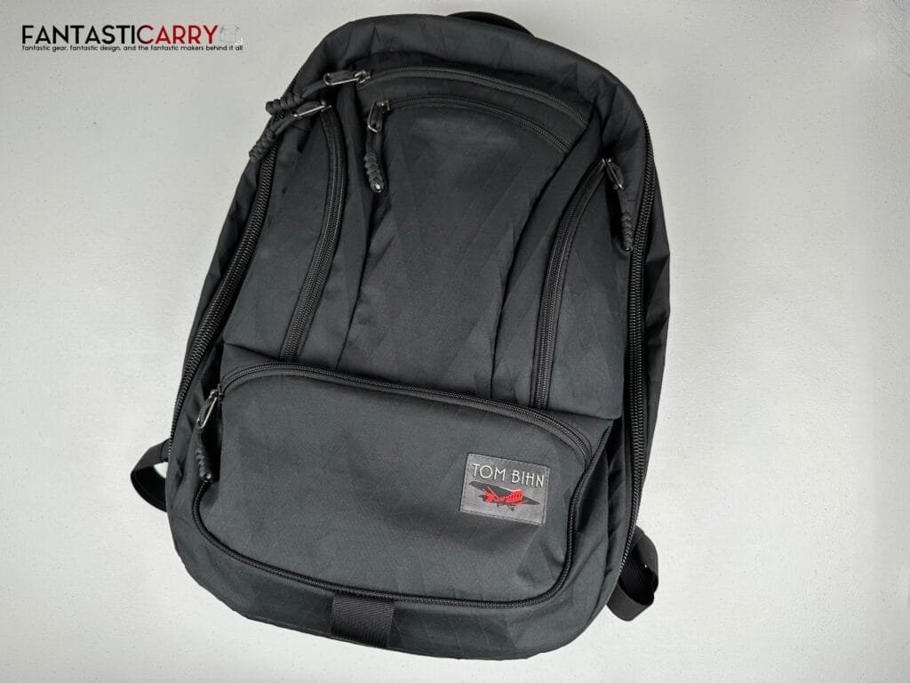Tom Bihn Synik 30 in blacl X-Pac® and Kiwi