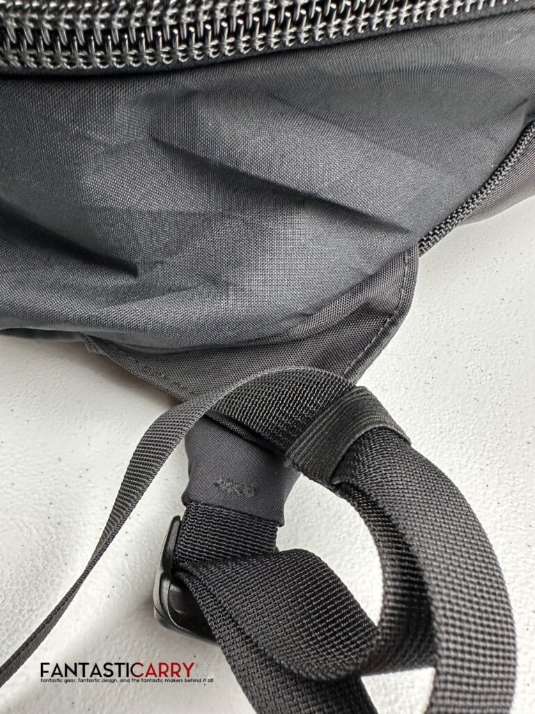Tom Bihn Synik 30 in blacl X-Pac® and Kiwi