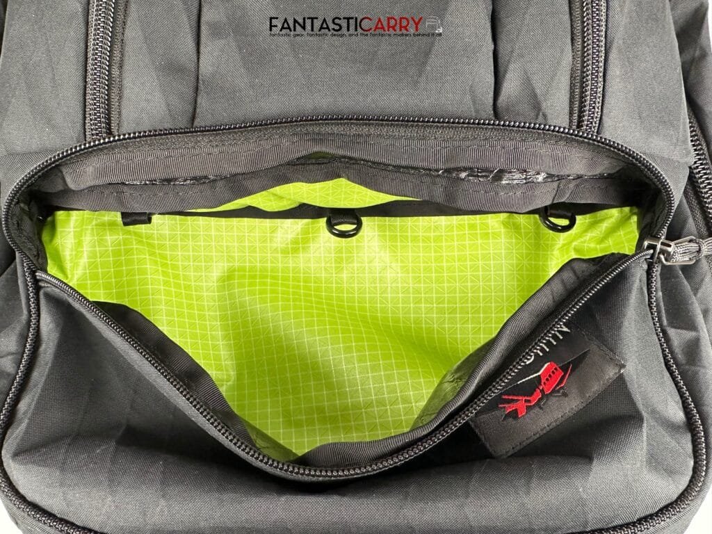 Tom Bihn Synik 30 in blacl X-Pac® and Kiwi